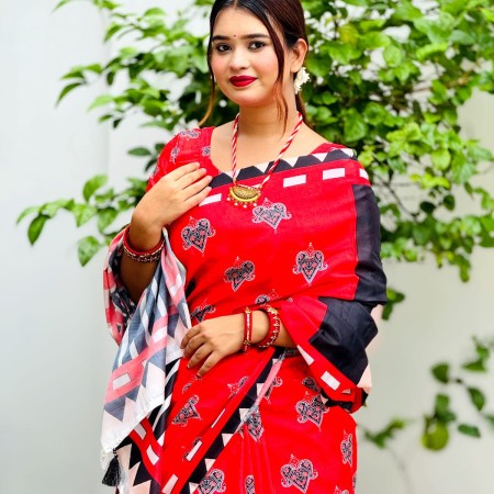 709 গ্লোসি সিল্ক ডিজিটাল প্রিন্ট শাড়ির